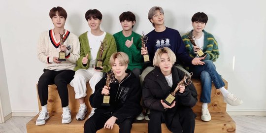 BTS Boyong 6 Piala di Seoul Music Awards 2021