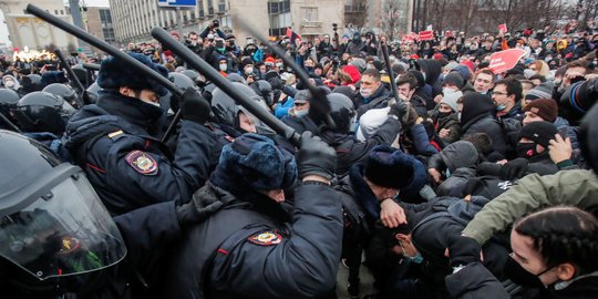 Demo Pendukung Navaly Memanas di Rusia, Polisi Tangkap 5.000 Orang di 85 Kota