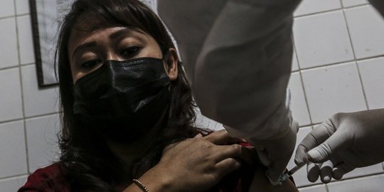 Sekjen Kemenkes: 500 Ribu Tenaga Kesehatan Sudah Divaksinasi Covid-1