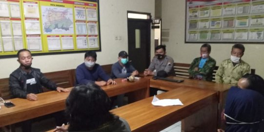 Hidup Sendiri Seorang Ibu Asal Cilacap Nekat Mencopet Rp 100 Ribu Di Banjarnegara Merdeka Com Lalu album itu sendiri juga harus dirawat dengan benar agar tidak rusak dan bisa digunakan dalam waktu yang lama. asal cilacap nekat mencopet rp 100 ribu