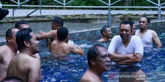 Gubernur NTB Minta Maaf: Enggak Mungkin Pakai Masker Kita Berenang