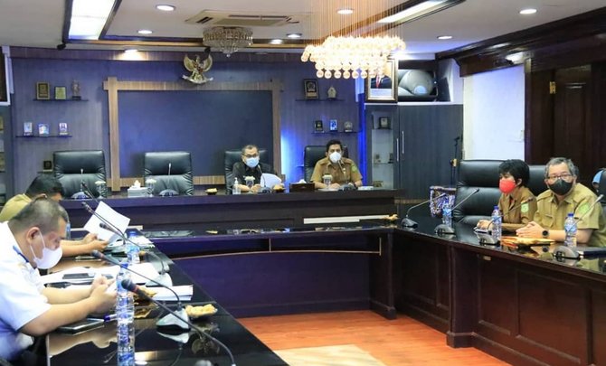 warga protes jalan rusak dengan aksi tutup portal ini langkah pemkot medan