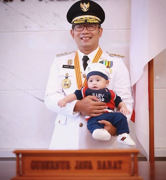 potret lucu baby arka anak ridwan kamil