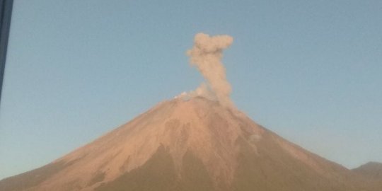 Gunung Semeru Kembali Semburkan Awan Panas, PVMBG Minta Masyarakat Waspadai Ini