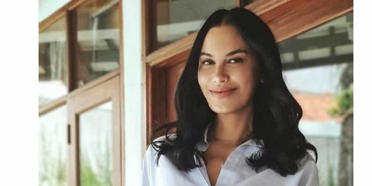 Sudah Berusia 50 Tahun, Ini Potret Awet Muda Sophia Latjuba Pamer Abs Killer