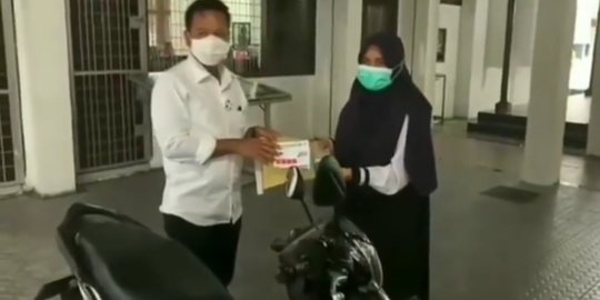 Kisahnya Viral, Mahasiswa USU Dihadiahi Sepeda Motor oleh Rektor Usai Sidang Skripsi