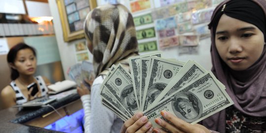 Kurs Rupiah Ditutup Melemah ke Level Rp14.015 per USD