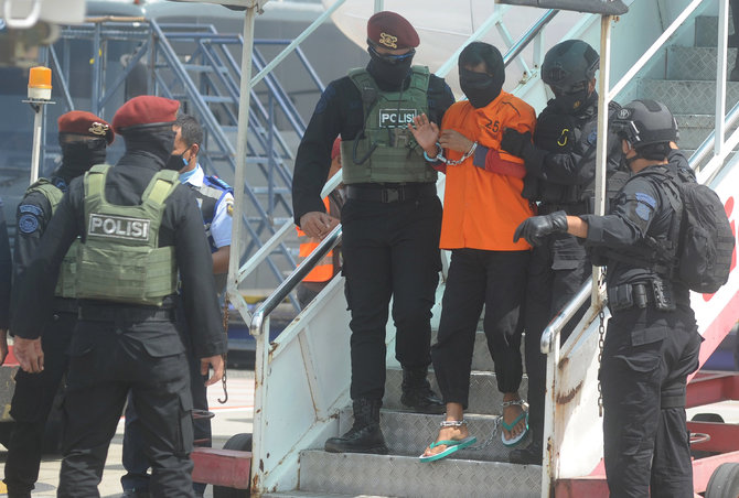 puluhan terduga teroris tiba di bandara soekarno hatta