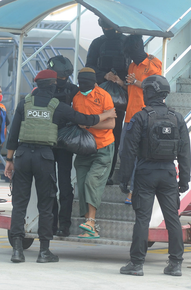 puluhan terduga teroris tiba di bandara soekarno hatta