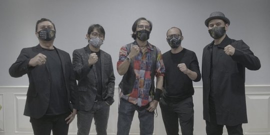 Lirik Lagu Sang Penghibur Padi Merdeka Com