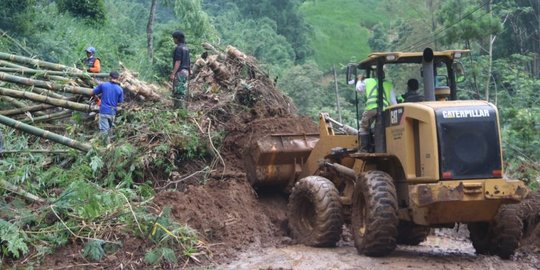 Ada Longsor Susulan, Jalur Malang-Kediri Kembali Terputus