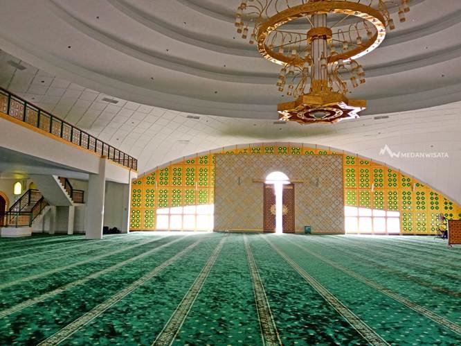 bangunan mirip lafaz allah ini pesona masjid agung deli serdang yang megah