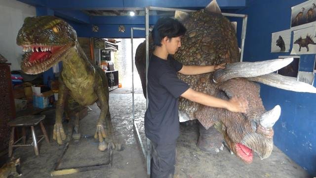 iqbal firmansyah pembuat dinosaurus