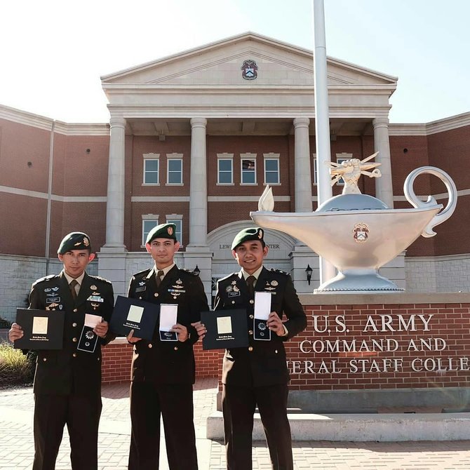 perwira tni ad ini raih double degree dari us army university