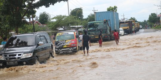 Banjir di Jombang Rendam Jalan Nasional Jalur Surabaya-Madiun