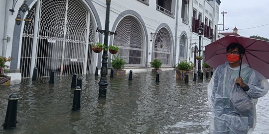Kondisi Kota Lama Semarang Terendam Banjir