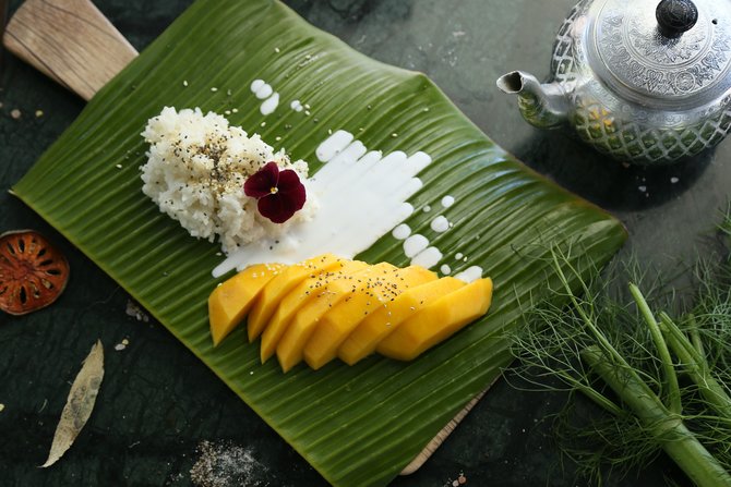 ilustrasi mango sticky rice