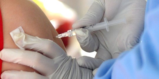 Pesan BPOM: Hati - Hati saat Vaksinasi Covid-19 Lansia di Atas 70 Tahun