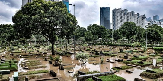 Banjir Rendam TPU Karet Bivak