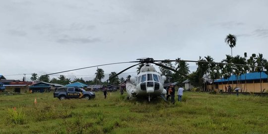 Cuaca Buruk, Helikopter Tujuan Mimika Mendarat Darurat di Lapangan Bola Jayapura