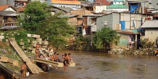 Sungai Ciliwung Meluap, Warga Pejaten Timur Dievakuasi Dini Hari