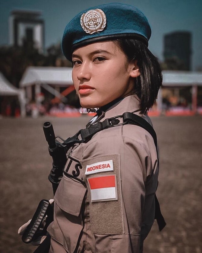 Berparas Cantik Lihat Aksi Polwan Baret Biru Tenteng Senapan Serbu