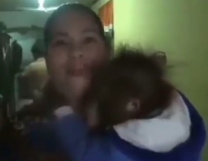 video perpisahan pemilik dan bayi orangutan