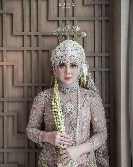 kesha ratuliu menikah