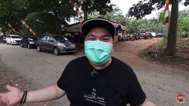 potret warung di tengah kebun