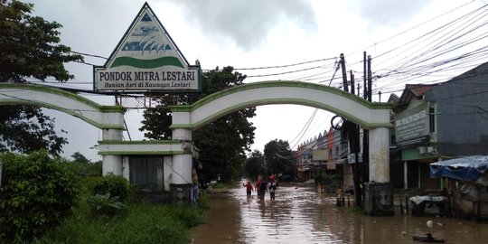 Air Meluap, Perumahan di Bantaran Sungai Bekasi Kebanjiran