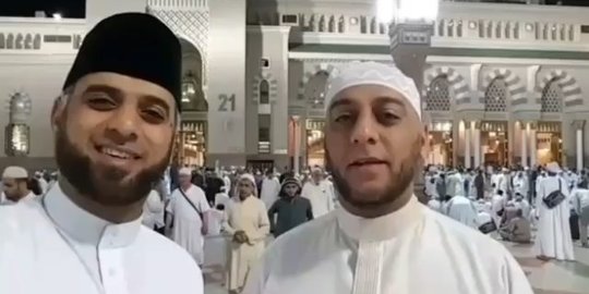 'Kembaran' Ungkap Perjuangan dengan Syekh Ali Jaber ke RI: Belum Puas Hidup Dengannya