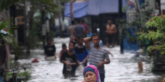 Ada Genangan Air, Rekayasa Lalu Lintas Dilakukan di Pademangan