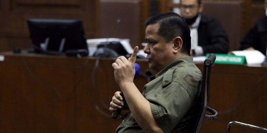 Suasana Sidang Napoleon Bonaparte Menyimak Keterangan Terdakwa