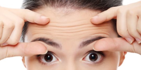 5 Cara Mencegah Munculnya Kerutan di Dahi dengan Alami