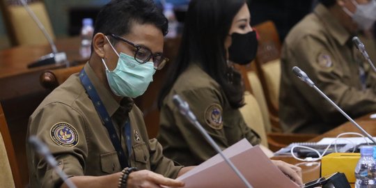 Gandeng Kemenkumham, Sandiaga Rumuskan Visa Long Term untuk Wisatawan Asing