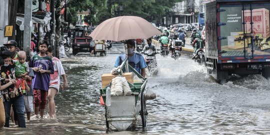 Pintu Air Sunter Hulu Jakarta Utara Siaga Dua