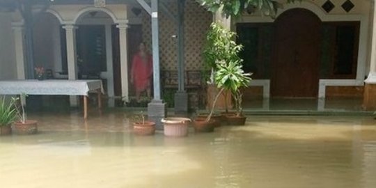 Rumah Ibunda Iis Dahlia Kena Banjir, Begini Kondisinya Sampai Ramai Didoakan