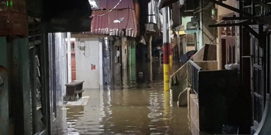 Banjir Belum Surut, 618 Warga Kampung Melayu Masih Mengungsi