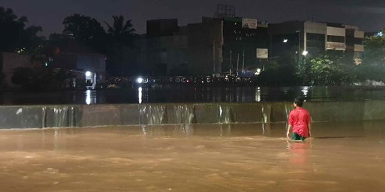 Korban Banjir di Jakarta Timur Harap Kali Ciliwung Segera Dinormalisasi