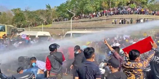 Polisi Myanmar Tangkap Puluhan Demonstran dan Tembakkan Peluru Karet