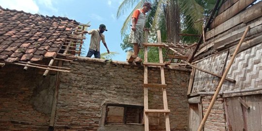 Rumah, Sekolah dan Tempat Wisata di Pesawaran Rusak Diterjang Puting Beliung