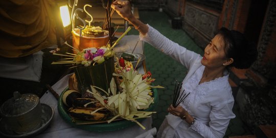 Upacara Saraswati di Pura Cimahi