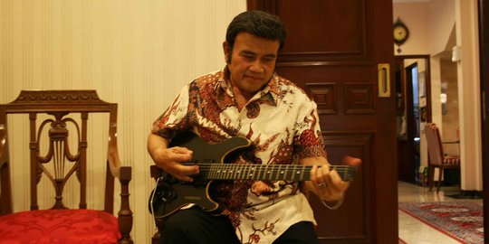 Lirik Lagu Sebujur Bangkai - Rhoma Irama | Merdeka.com