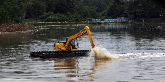 PDIP Sebut Program Naturalisasi Sungai Cuma Menyiksa Warga Jakarta