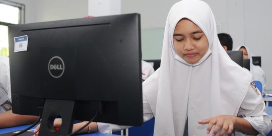 DPR Pertanyakan Pengawasan Kemendikbud Terkait Buku Ajar Muat Link Porno