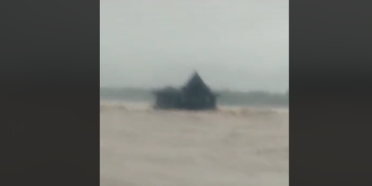 Video Masjid di Pacitan Hanyut ke Tengah Laut Jadi Viral, Ternyata Ini Penyebabnya