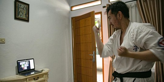 Melatih Karate Secara Virtual di Tengah Pandemi