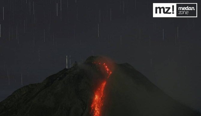 kembali erupsi gunung sinabung luncurkan lava pijar sejauh 2 kilometer