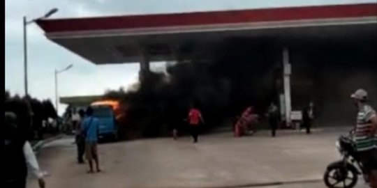 Hendak Mengisi BBM, Mobil di Batam Terbakar, Satu Anak Tewas