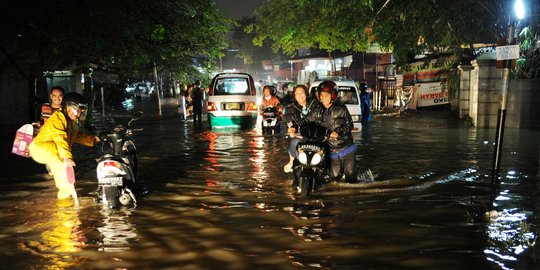 PT PP Salurkan Bantuan Tanggap Darurat di 3 Wilayah Terdampak Banjir